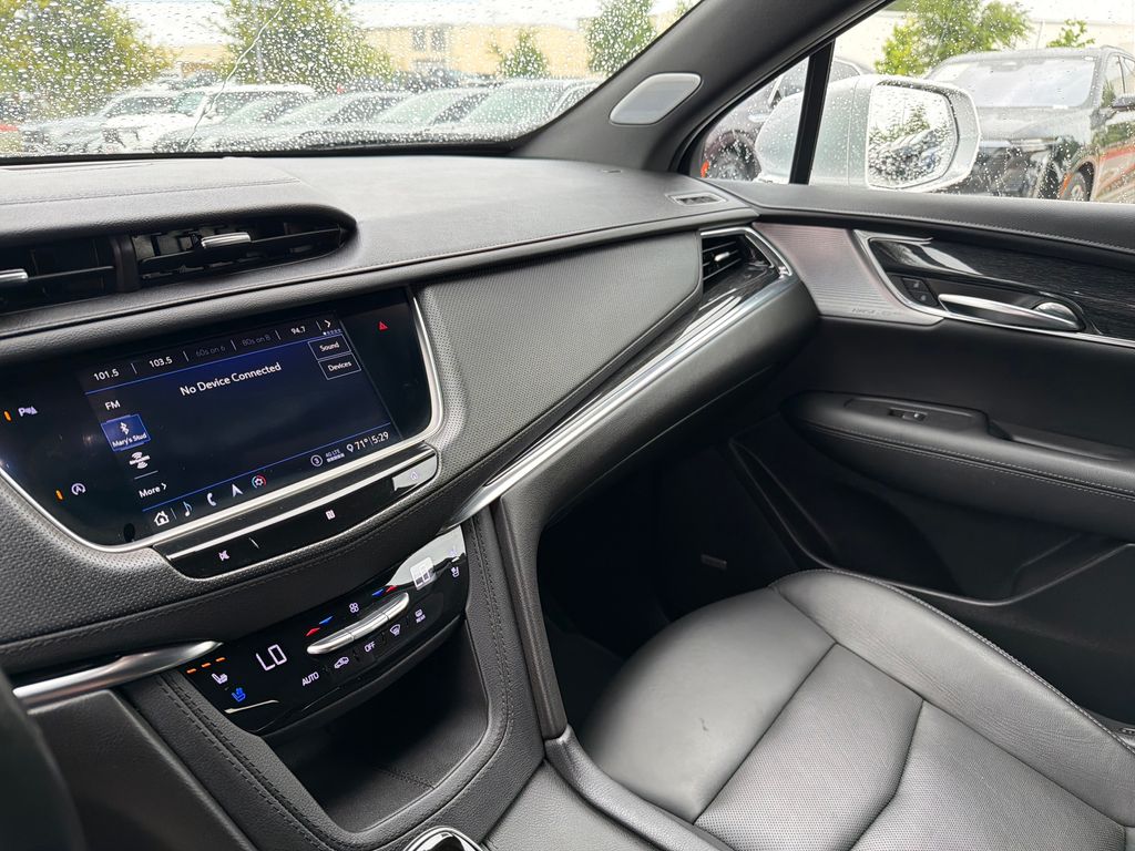 Used 2020 Silver Cadillac Premium Luxury image 25
