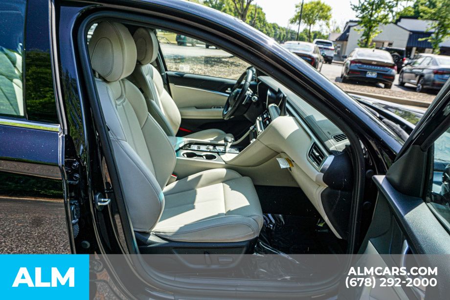 Used 2025 Black Genesis 2.5T image 23