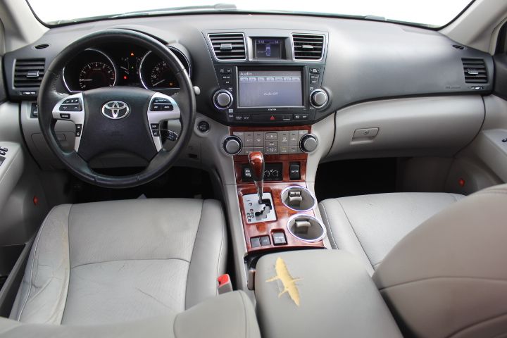 Used Car 2012 Toyota Highlander  Limited For Sale Under $10,000 In Georgetown, Texas