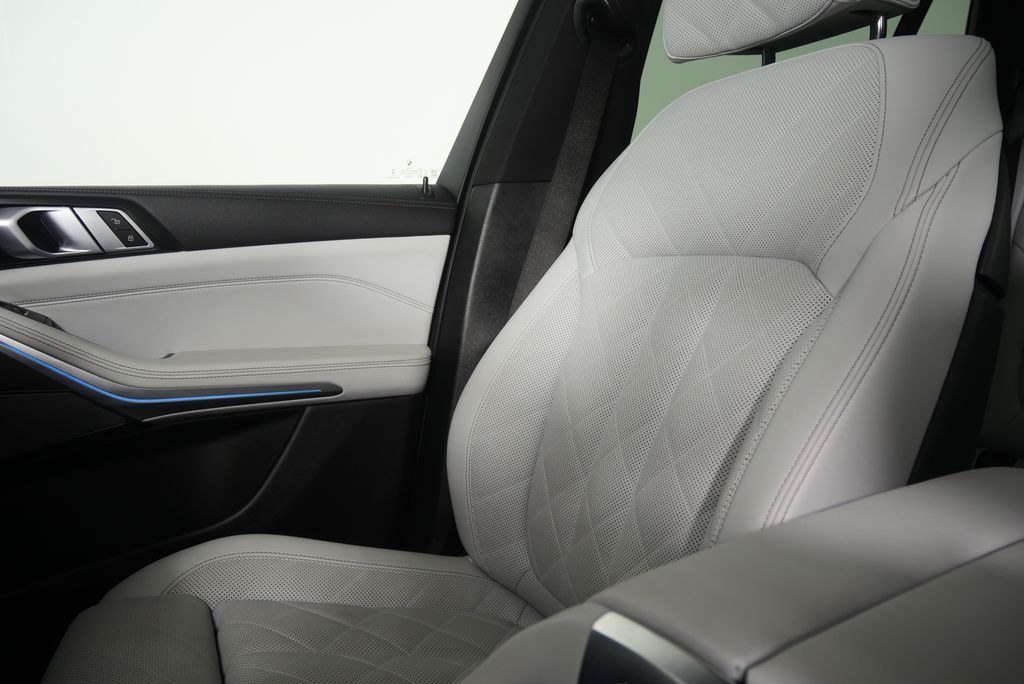 Thumbnail: 2025 BMW X5 - 25