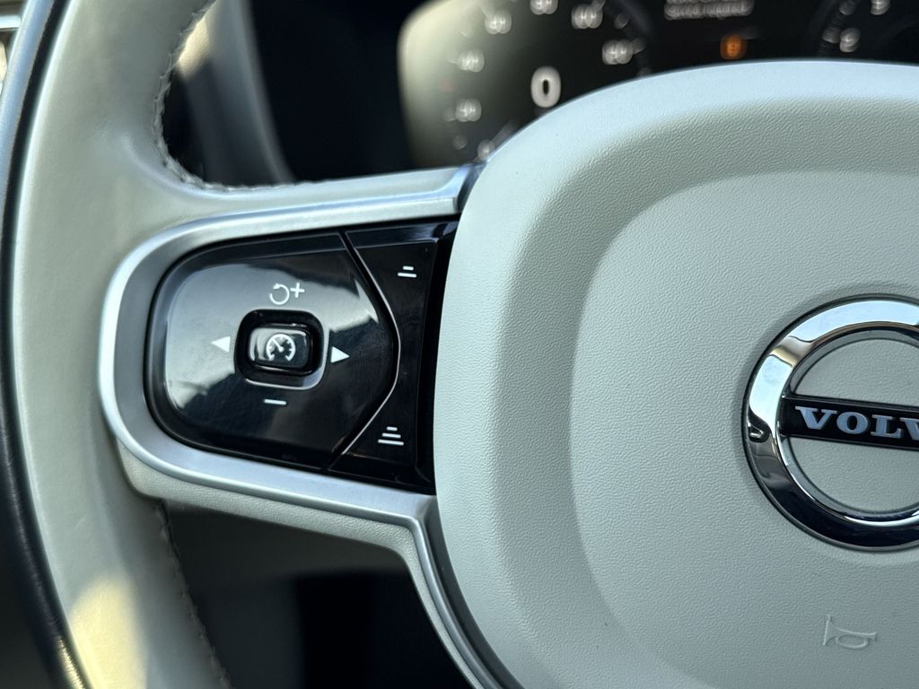 Thumbnail: 2022 Volvo S60 - 26