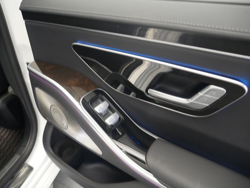 Thumbnail: 2022 Mercedes-Benz S-Class - 30