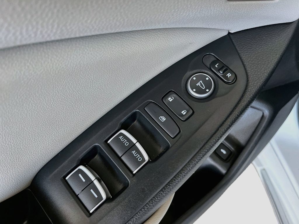 Used 2022 White Honda Touring 2.0T image 18