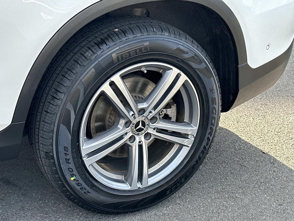 Thumbnail: 2022 Mercedes-Benz GLC - 14