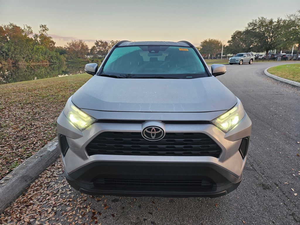 2022 Toyota RAV4 XLE 8