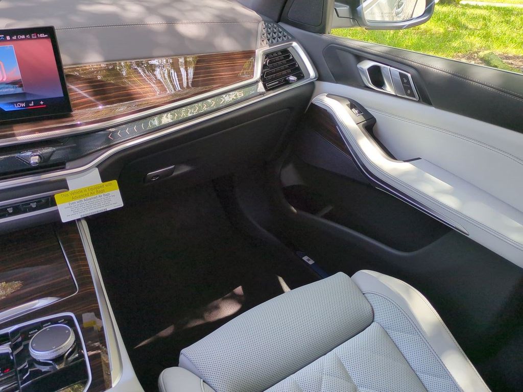 New 2026 White BMW xDrive40i image 17