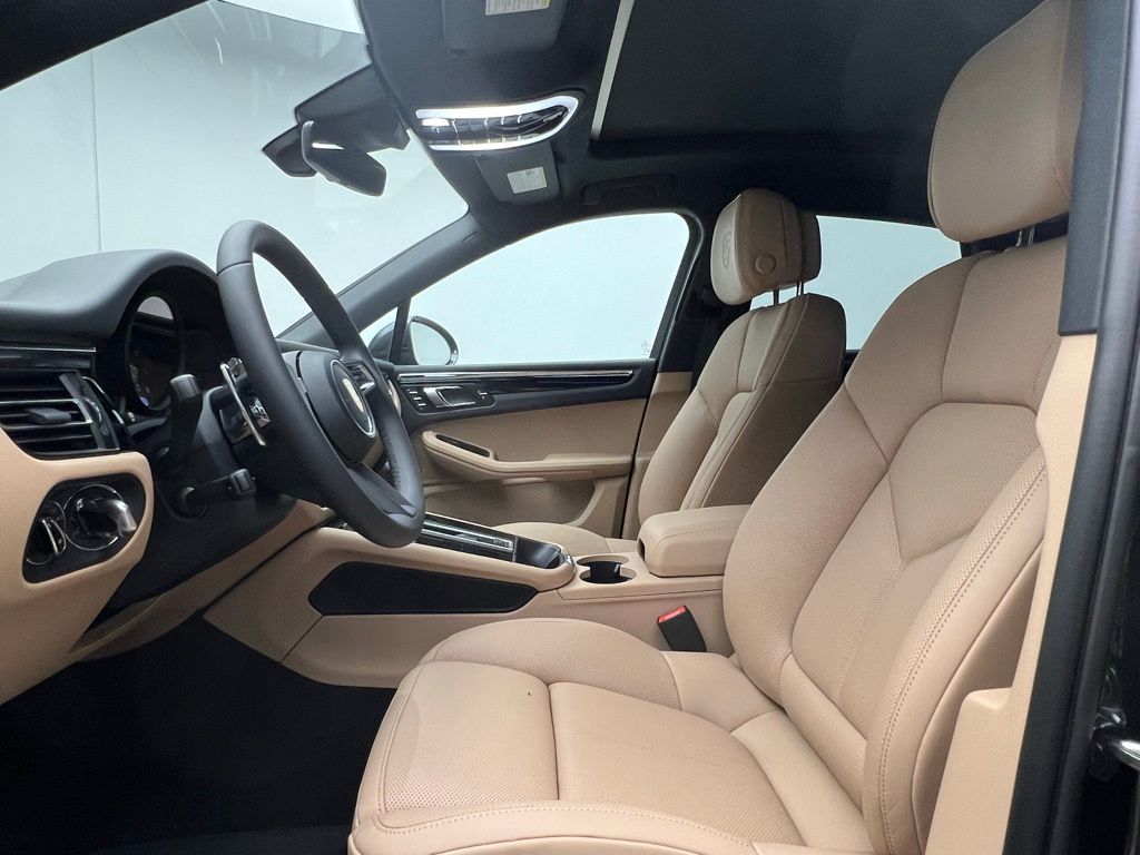 Thumbnail: 2026 Porsche Macan - 24