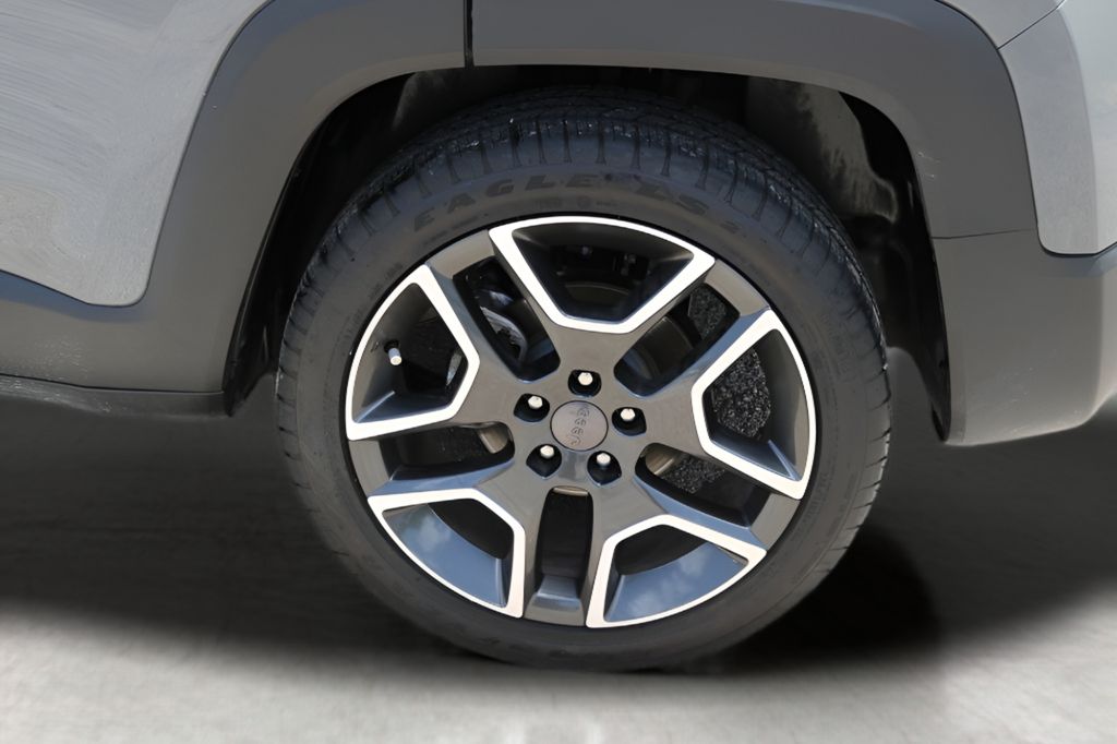 Used 2021 Gray Jeep Latitude image 8