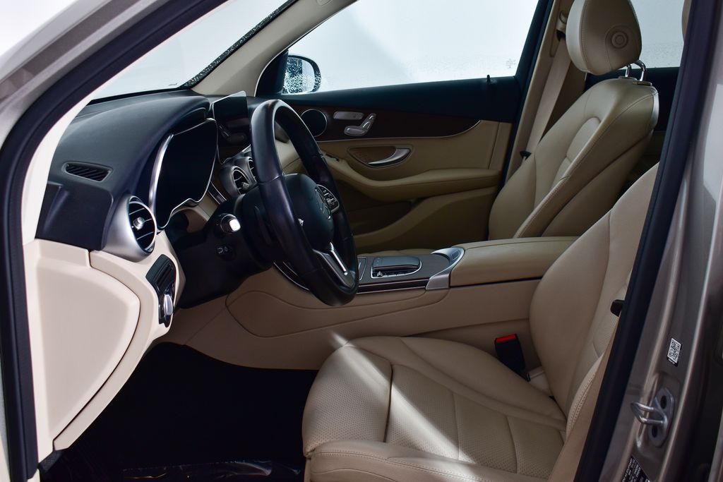 Thumbnail: 2022 Mercedes-Benz GLC - 11