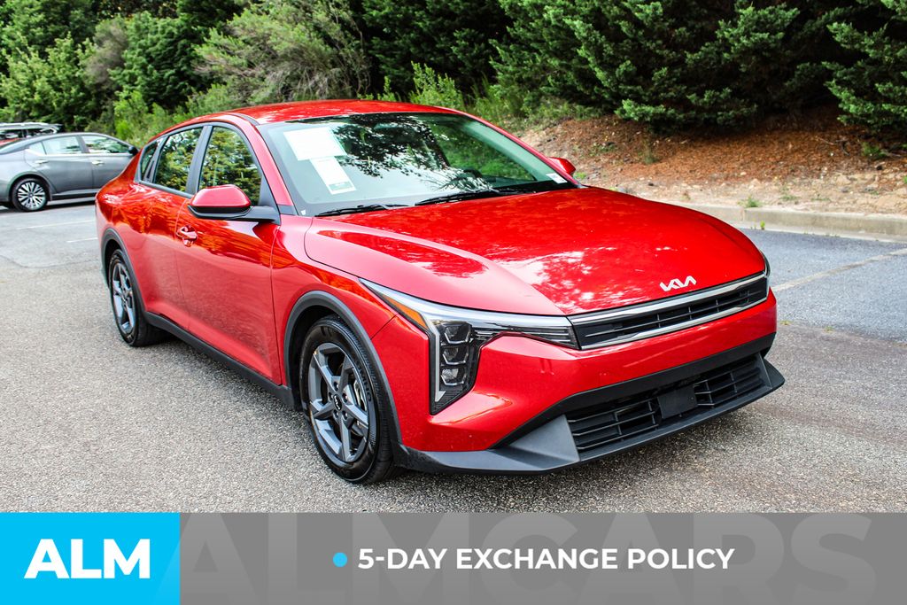 Used 2025 Red Kia LXS image 4