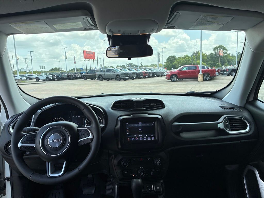 2018 Jeep Renegade Latitude White at Durrett Motor Company