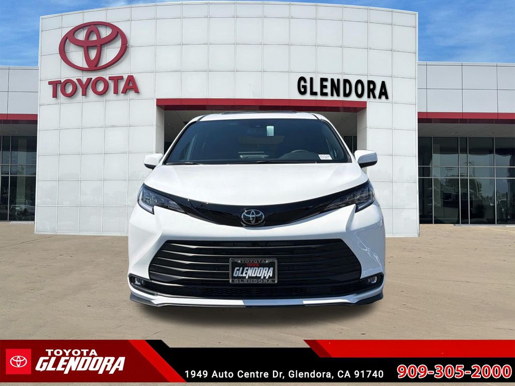 New 2026 Toyota Sienna Van