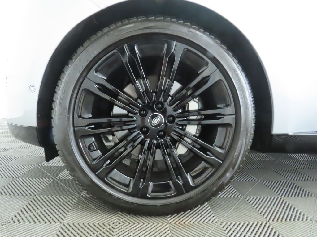 2023 Land Rover Range Rover SE 31