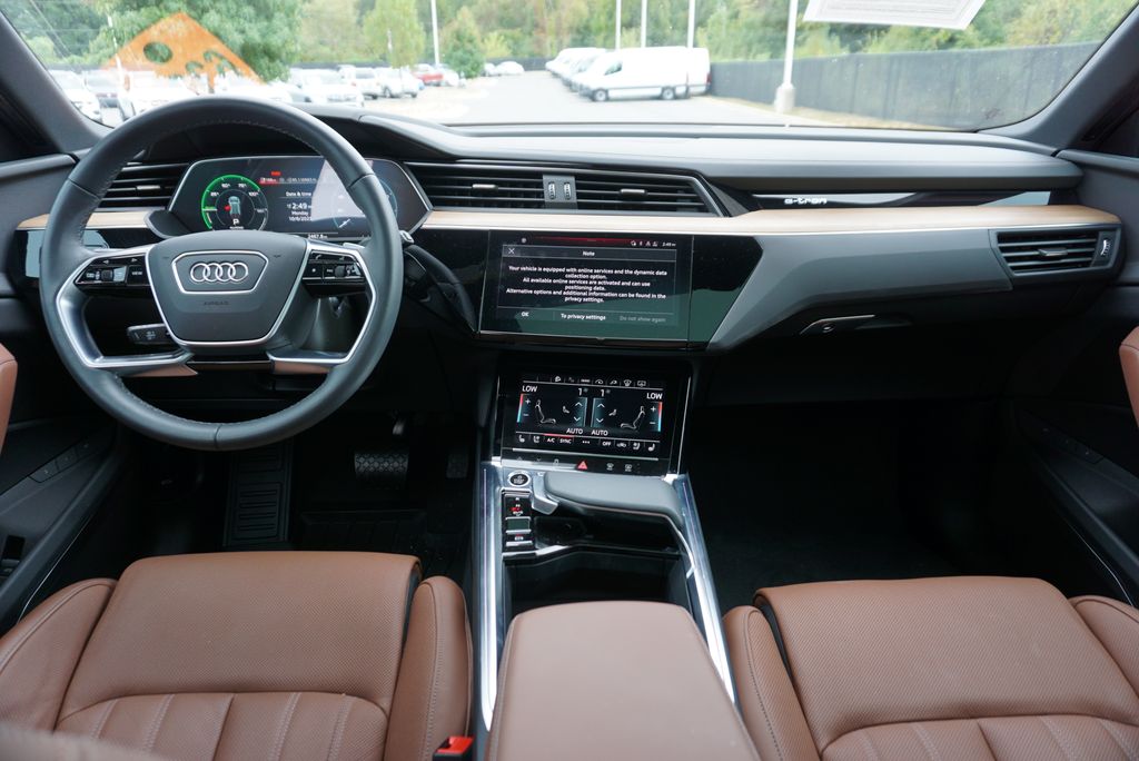 Thumbnail: 2024 Audi Q8 e-tron - 17