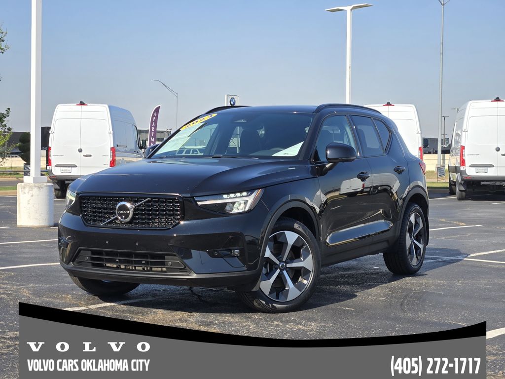 2023 Volvo XC40 B5 Plus Dark Theme AWD