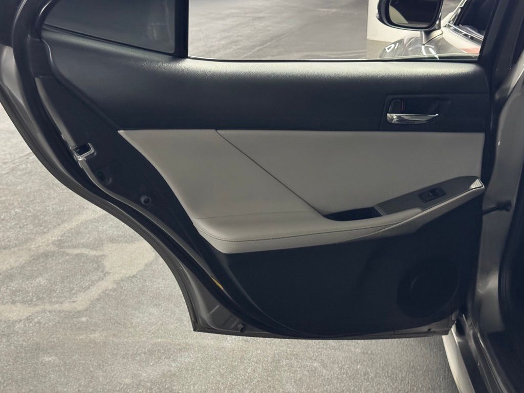 2015 Lexus IS 250 photo 17