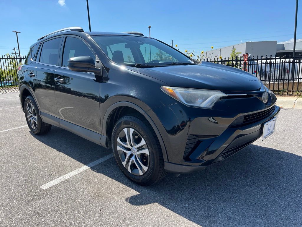 Thumbnail: 2018 Toyota RAV4 - 3