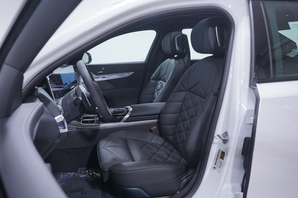 2025 BMW 7 Series 740i 7
