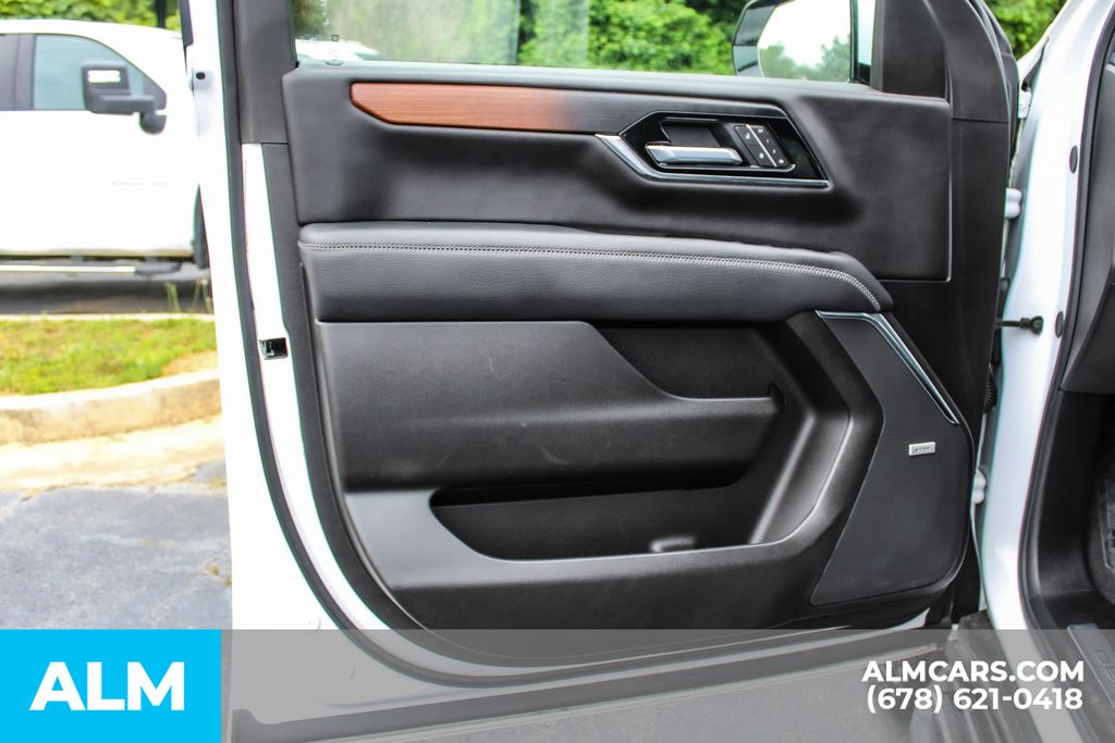 Used 2025 White GMC Denali image 38