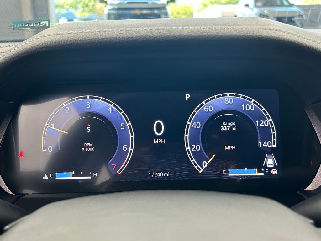 Used 2024 Diamond Black Crystal Pearlcoat Jeep Limited image 32