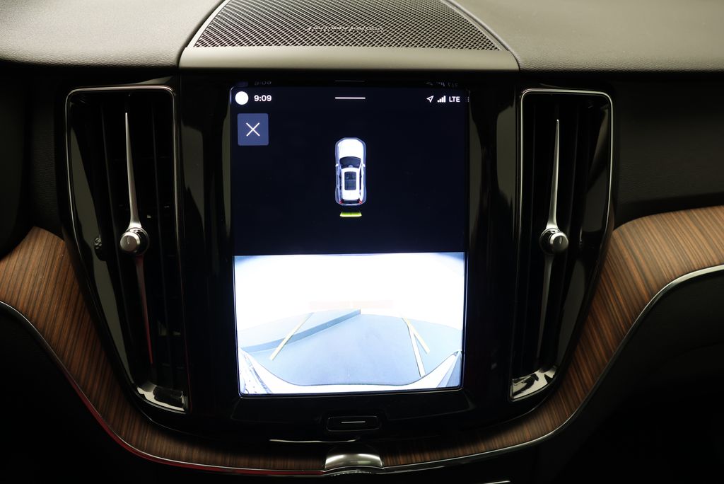 Thumbnail: 2023 Volvo XC60 - 21