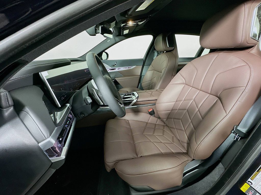 Thumbnail: 2026 BMW 7 Series - 16
