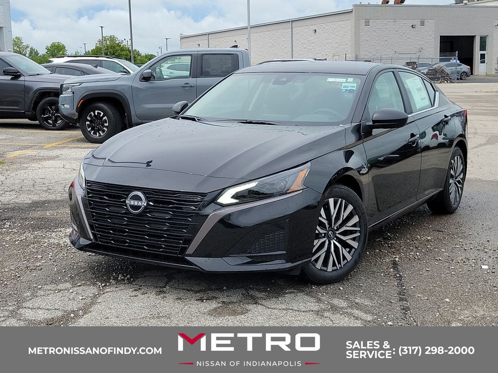 Super Black Clearcoat 2026 Nissan Altima Sedan Front-Wheel Drive Continuously Variable Transmission