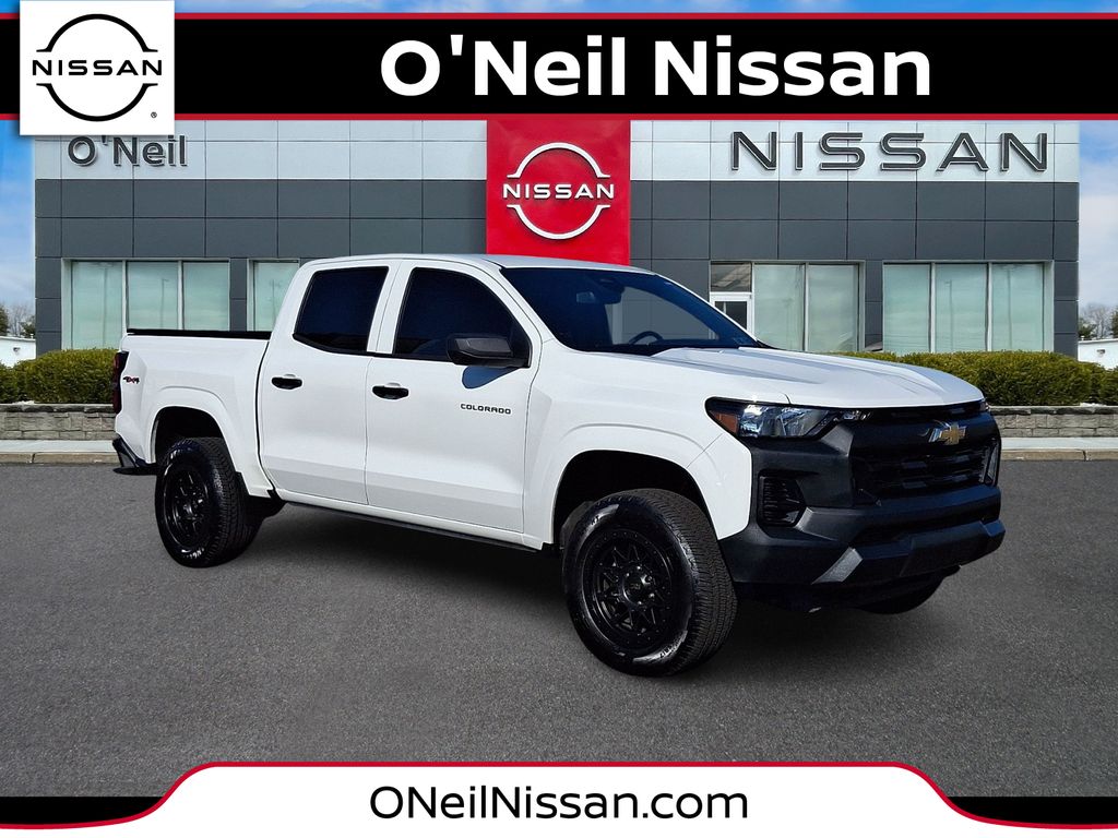 Summit White 2025 Chevrolet Colorado Pickup Truck Four-Wheel Drive 8-Speed Automatic