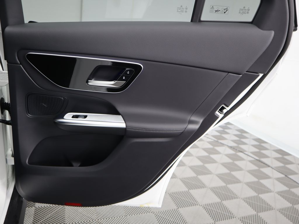 Thumbnail: 2025 Mercedes-Benz GLC - 27