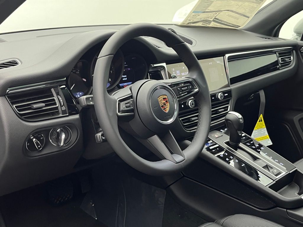 Thumbnail: 2026 Porsche Macan - 4