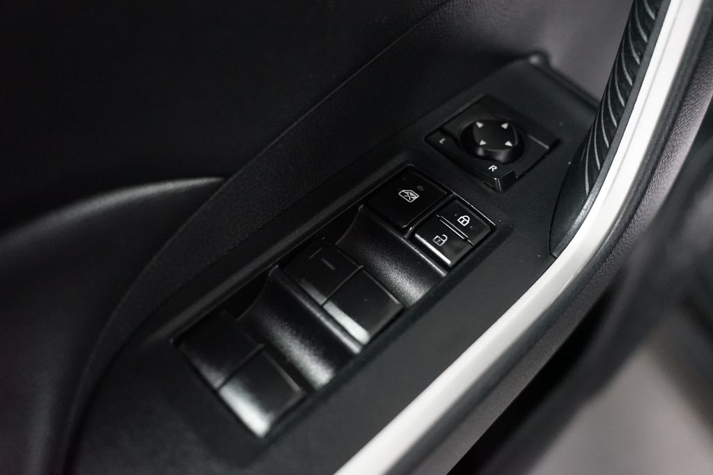 Thumbnail: 2019 Toyota RAV4 - 13