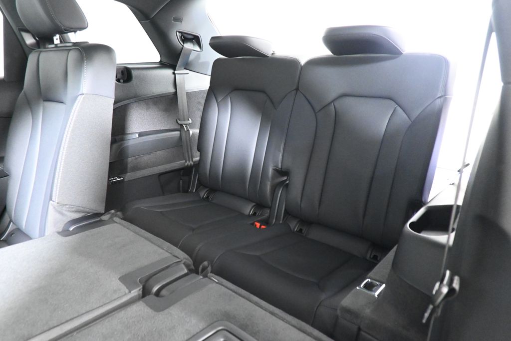 2025 Audi Q7  28