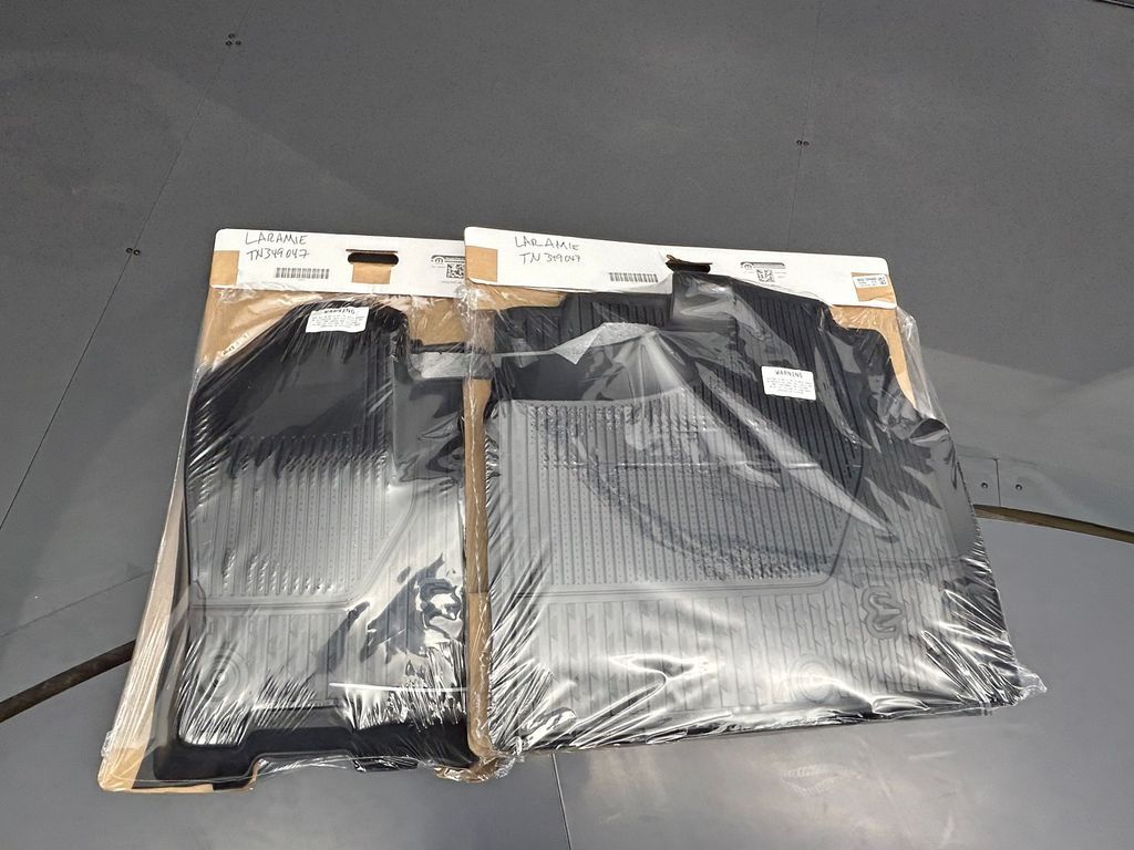 New 2026 Granite Crystal Metallic Clearcoat Ram Laramie image 31