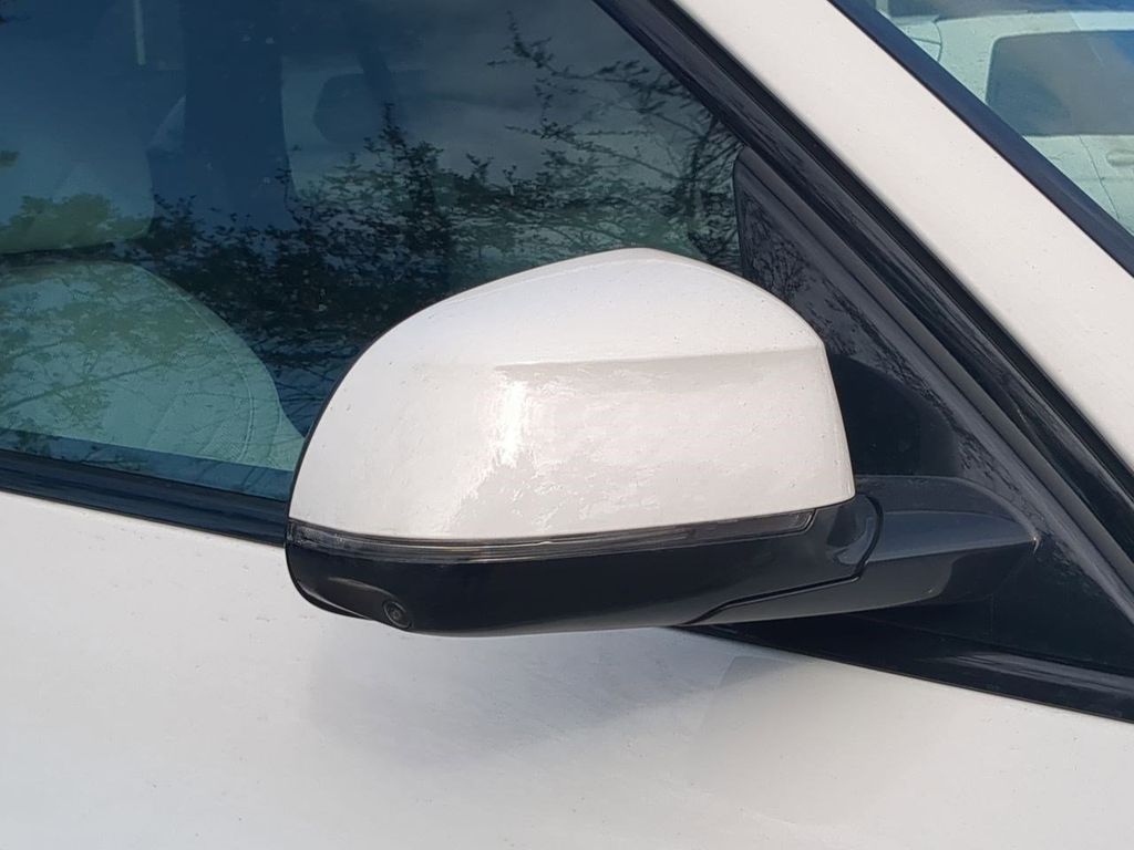 New 2026 White BMW xDrive40i image 12
