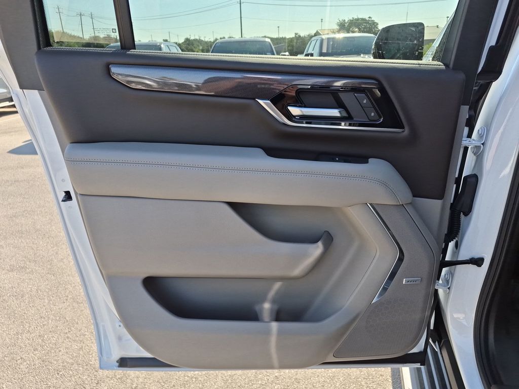 New 2026 White GMC Elevation image 32