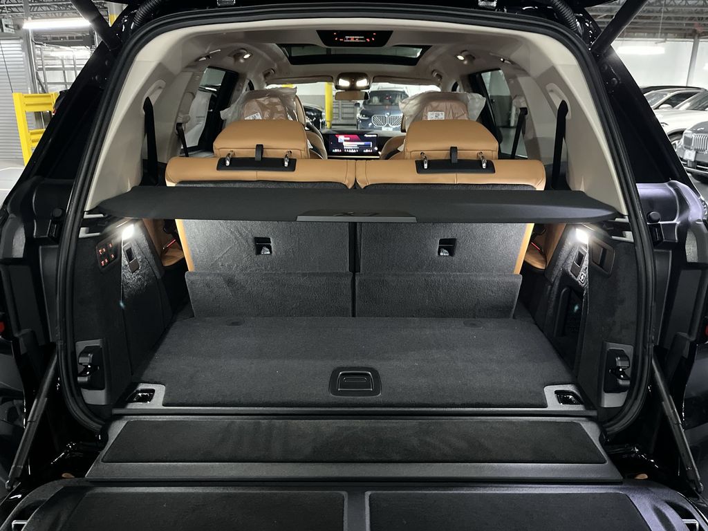 Thumbnail: 2026 BMW X7 - 25