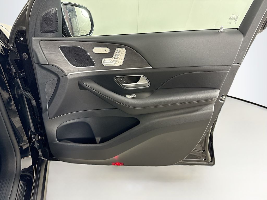 Thumbnail: 2026 Mercedes-Benz GLE - 26