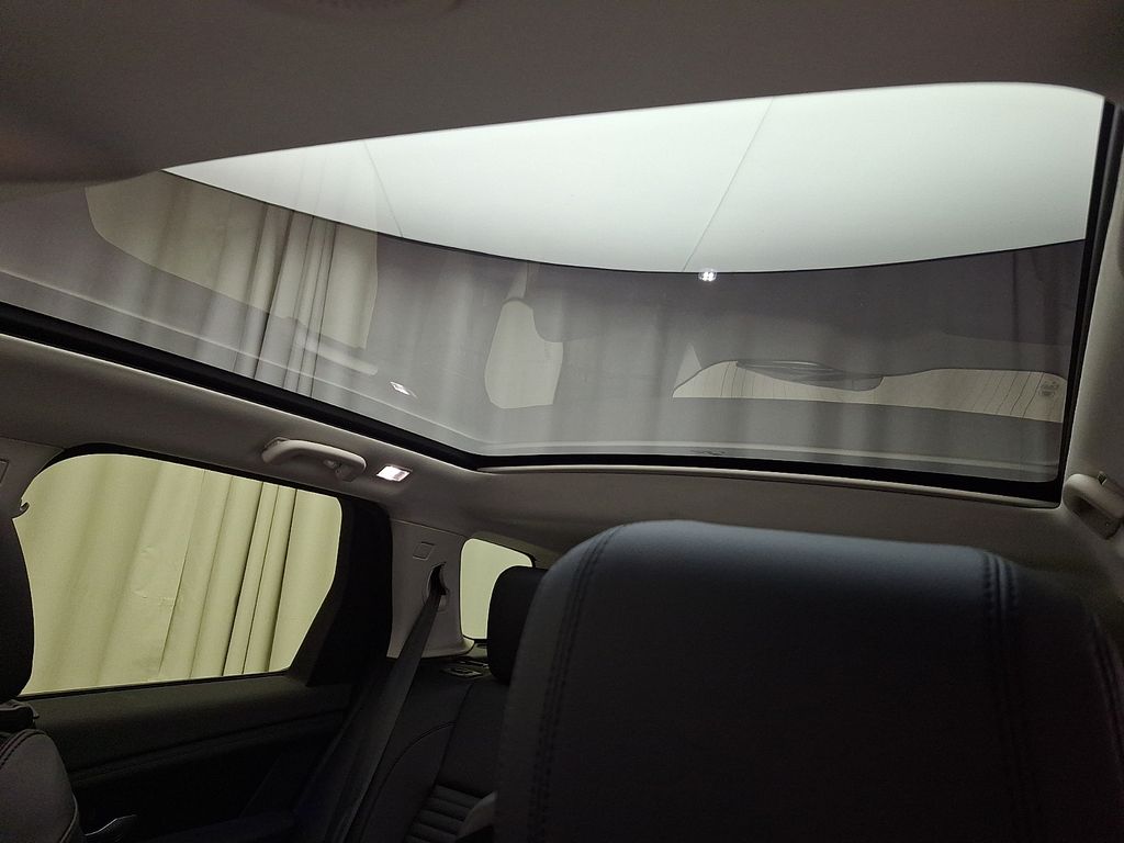 Thumbnail: 2025 Land Rover Discovery Sport - 15