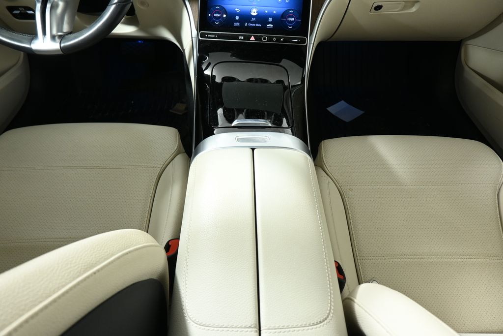 Thumbnail: 2023 Mercedes-Benz C-Class - 23