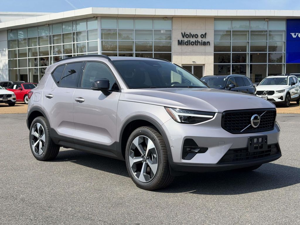 Aurora Silver 2026 Volvo XC40 SUV / Crossover All-Wheel Drive Automatic