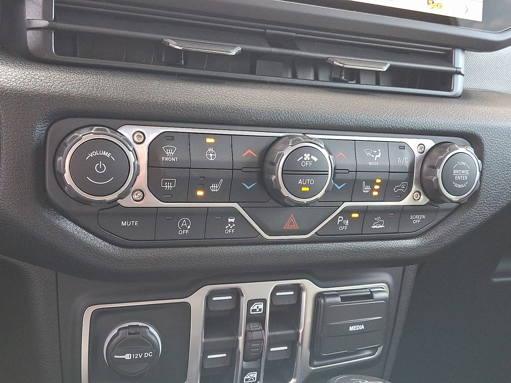 2026 Jeep Gladiator — photo 10