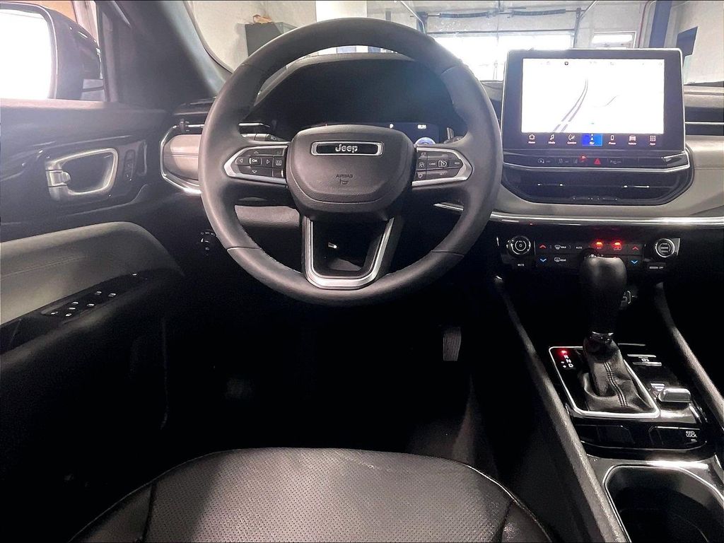 2024 Jeep Compass — photo 17