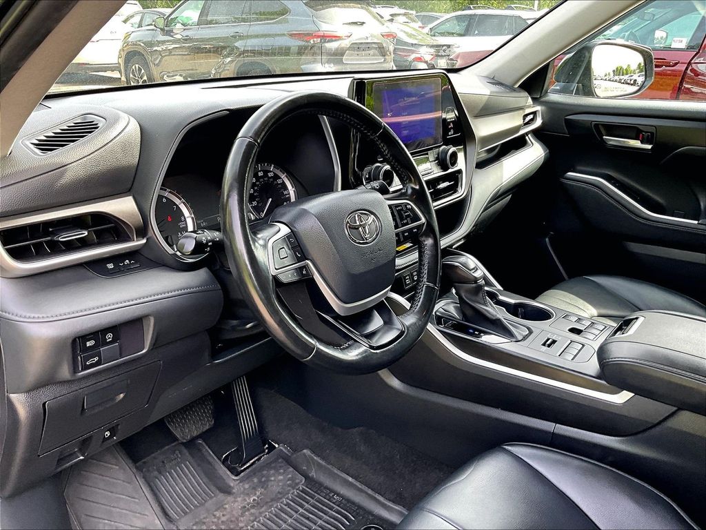 2023 Toyota Highlander — photo 8