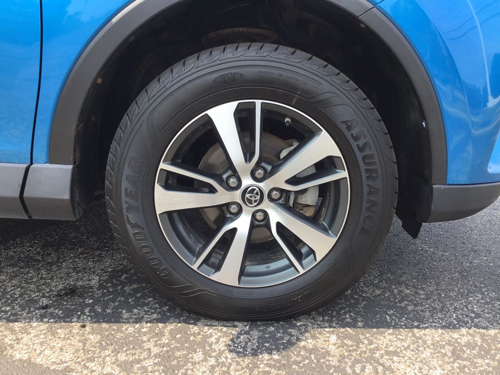 Thumbnail: 2018 Toyota RAV4 - 12