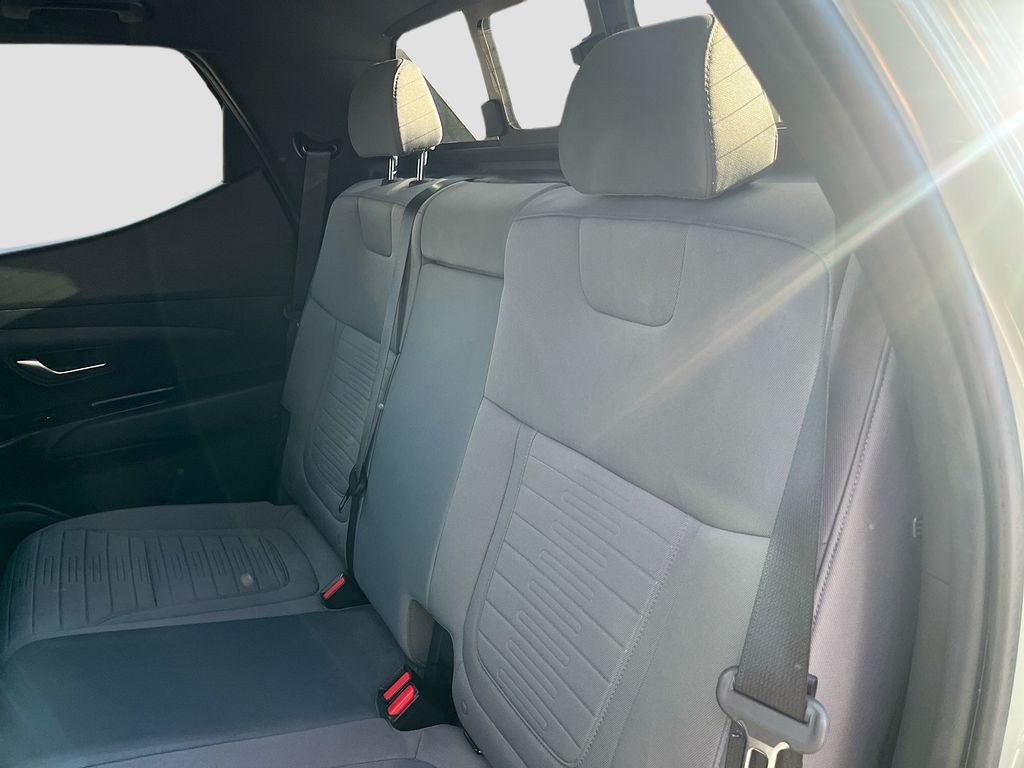 Used 2022 Green Hyundai SEL image 22
