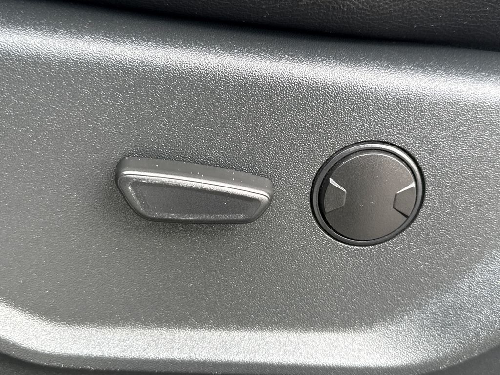 Used 2022 White Ford XLT image 29