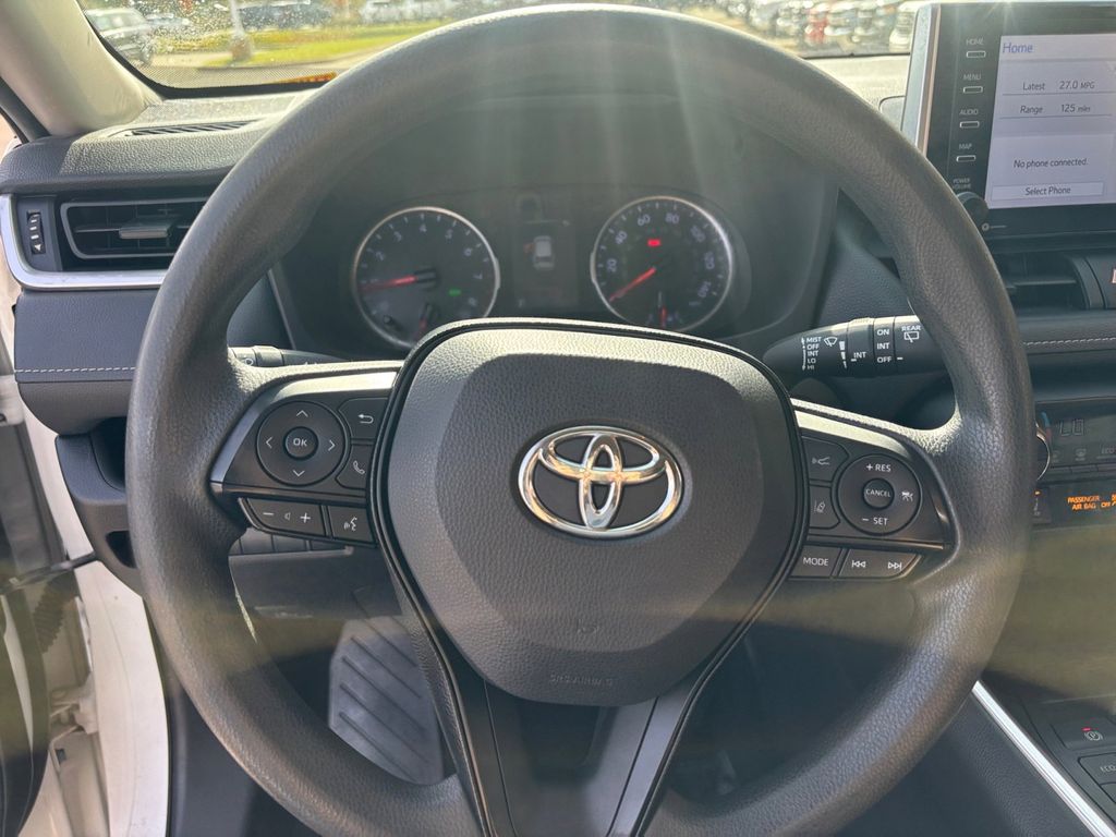 2019 Toyota RAV4 XLE 17