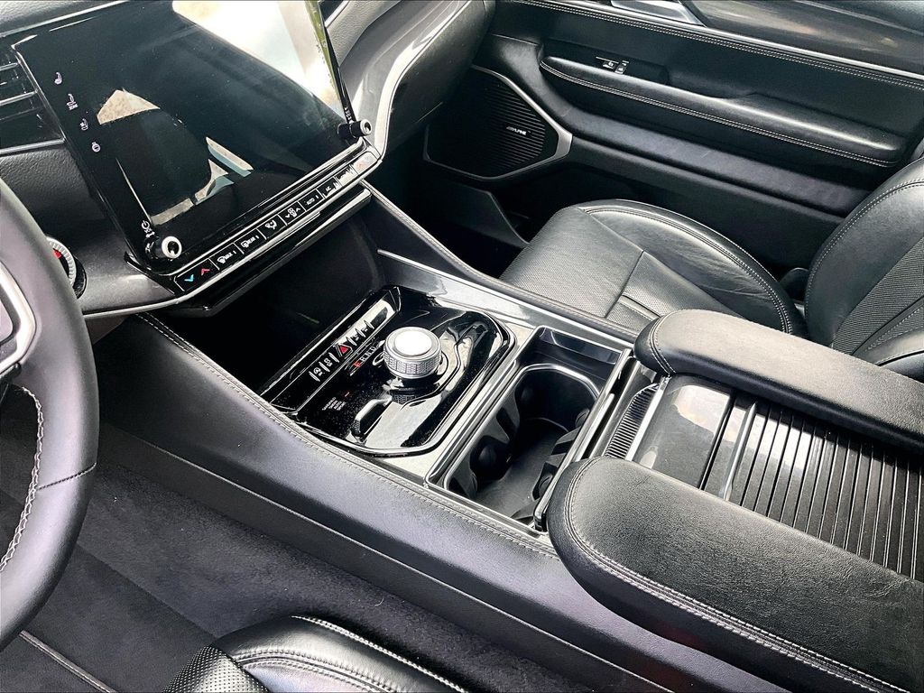 2024 Jeep Wagoneer L — photo 21