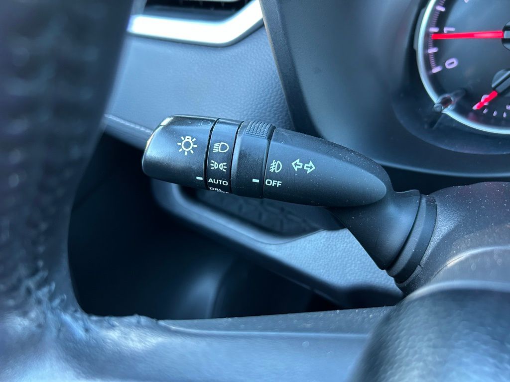 Thumbnail: 2021 Toyota RAV4 - 23