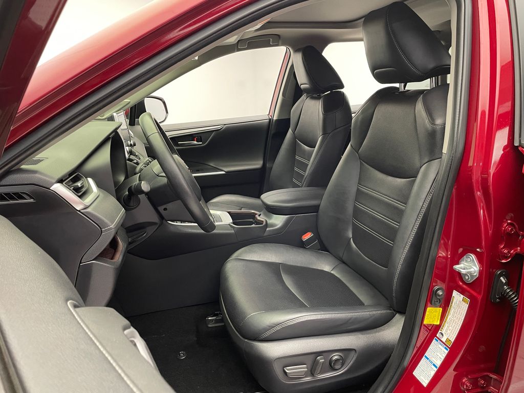 Thumbnail: 2021 Toyota RAV4 - 13